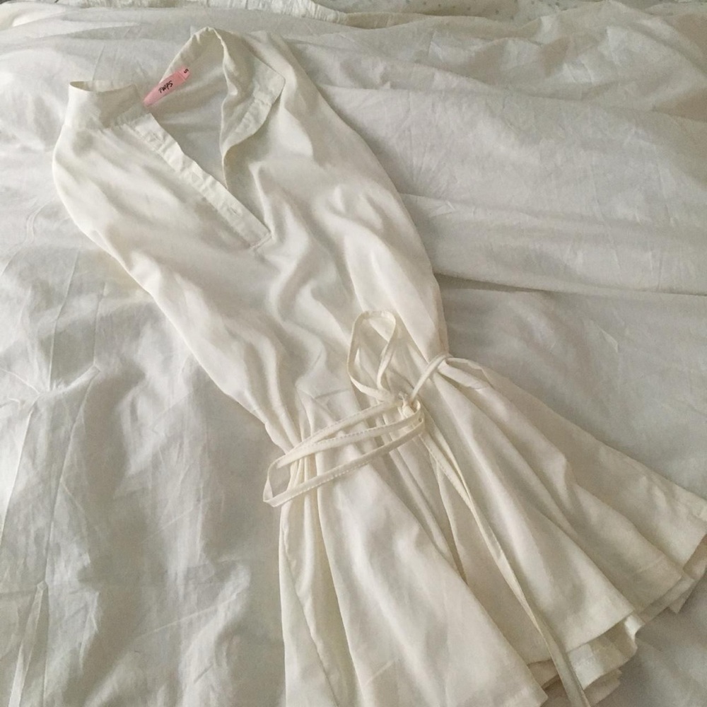 Elegant White Dress with Tie Waist